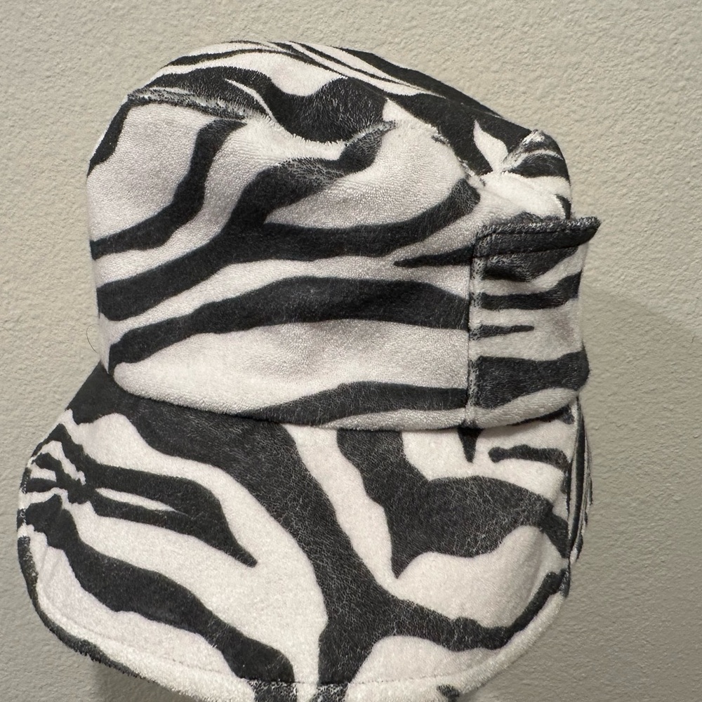 Lack of Color Terry Wave Bucket Hat in Zebra Size Small/Medium 56cm - Picture 3 of 4